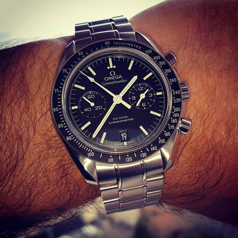 Omega Speedmaster Moonwatch Co-Axial Chronograph 44.25 mm Cal. 9300 (2)