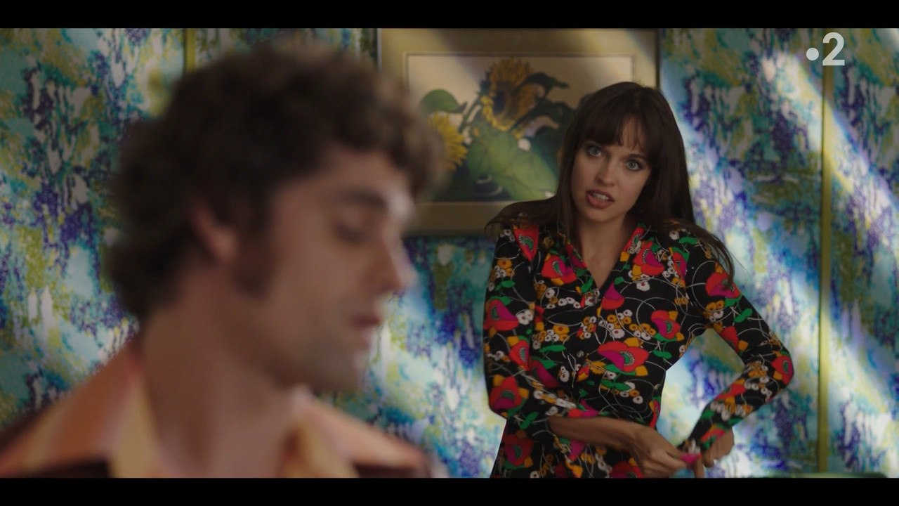2022-05-13_21_10_Fr2_Les-petits-meurtres-d-Agatha-Christie-70-s_3x2_La-chambre-noire.mp4_snapshot_17