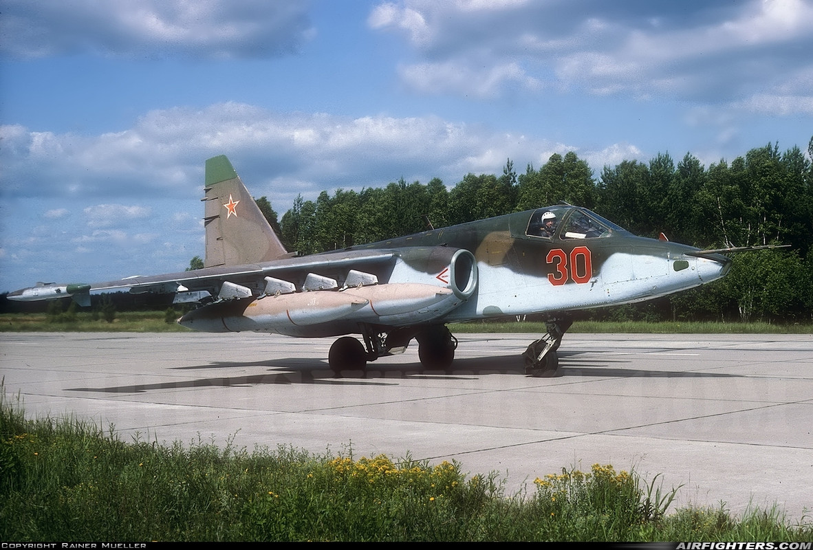 368 ShAP Su-25 30 RED (cn 25508110176)_June 93_Templin