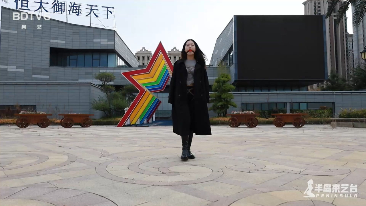 半岛束艺 楼盘烂尾，抓获售楼小姐一枚 海语.mp4_20221120_130316.891