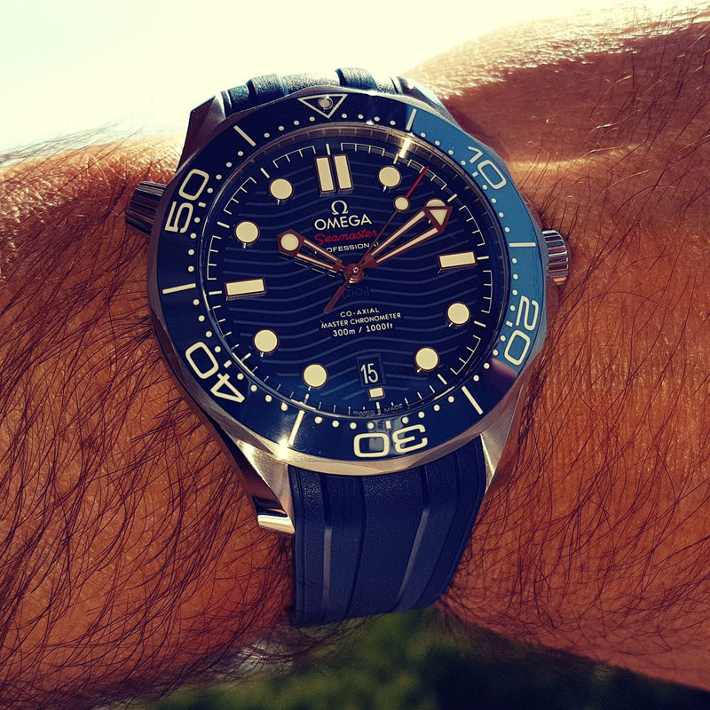 Ω Seamaster Professional Diver 300M Co-Axial Master Chronometer 42mm Cal. 8800 Blue (1)