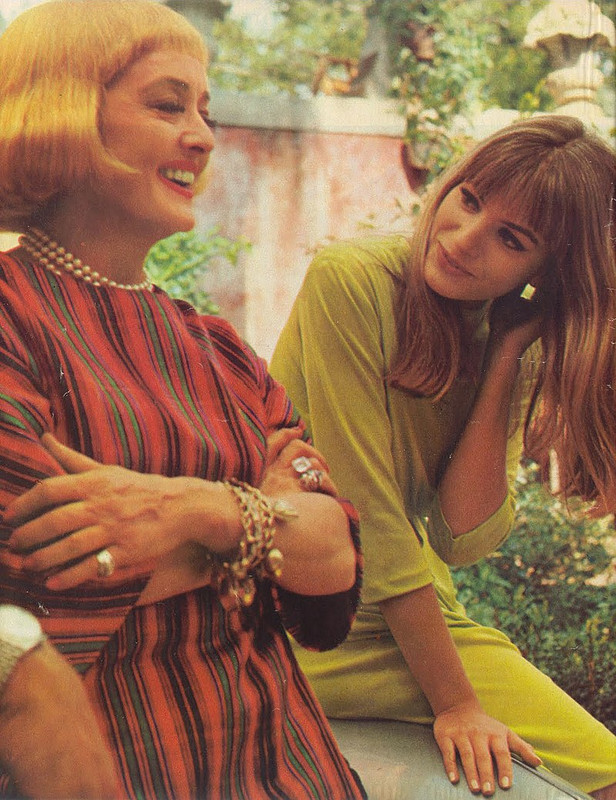 800px-La_noia_(1963)_-_Bette_Davis_and_Catherine_Spaak