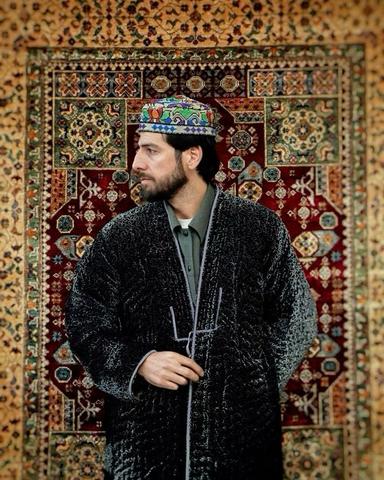 Esfandyar.