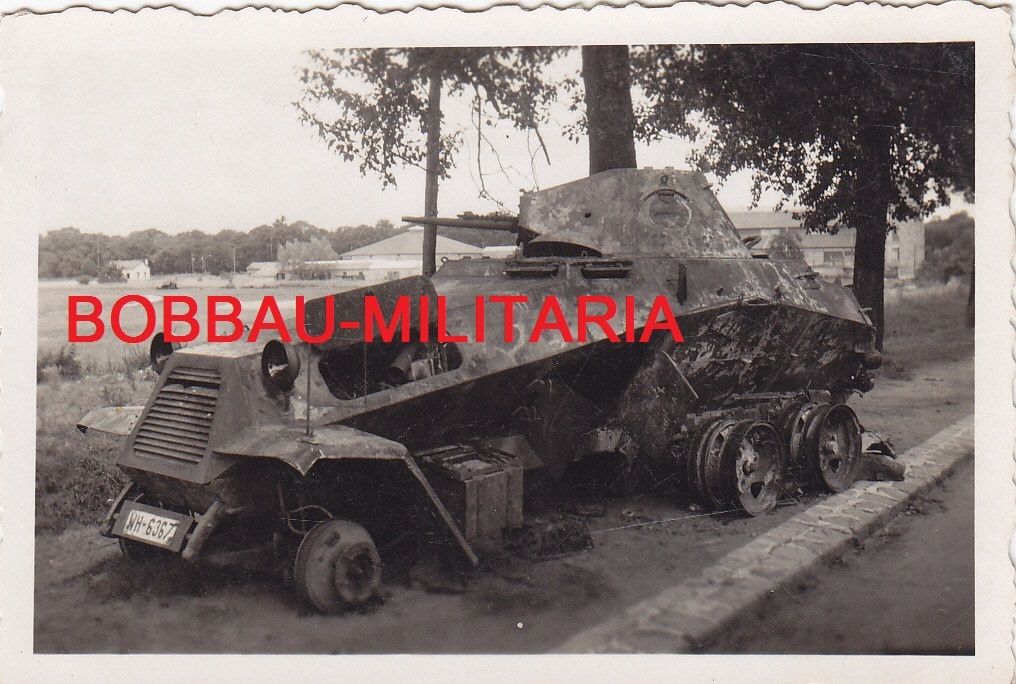 Frankreich zerstörtes Sd.Kfz 231 6-Rad Panzerspä