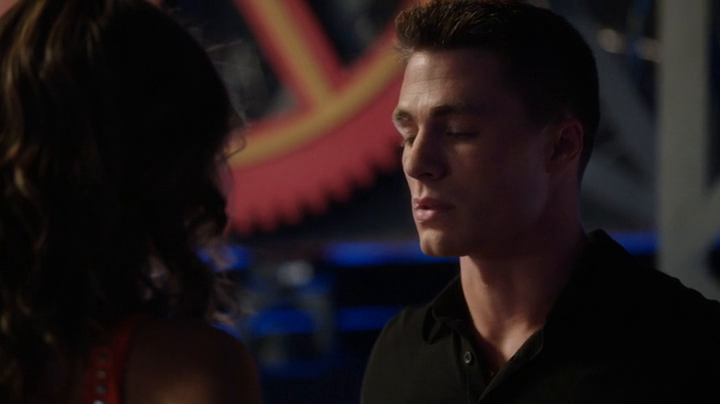 Arrow.S02E01.La.citta.degli.eroi.BDMux.ITA.ENG.x264-BlackBit[screenshot 7]