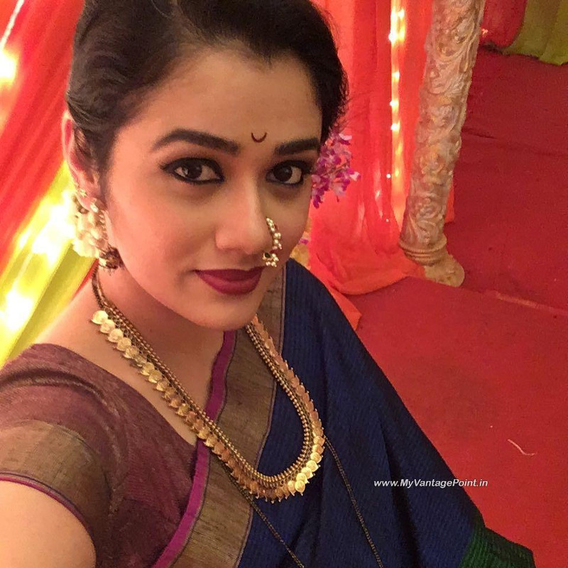 1-Marathi-Mulgi-Girija-Oak-Godbole-Photos-Wallpapers-in-Traditional-Look-My-Vantage-Point