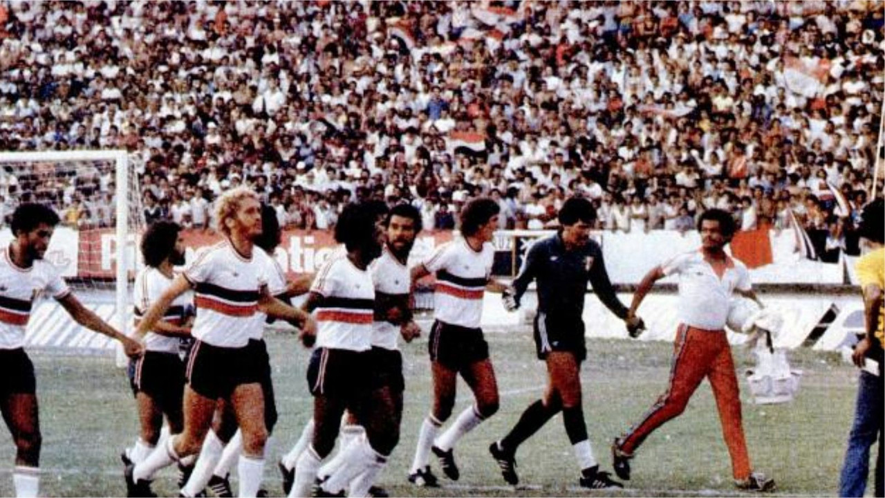Equipe do Santa Cruz, na final do Supercampeonato Pernambucano de 1983 | Foto: Acervo Santa Cruz