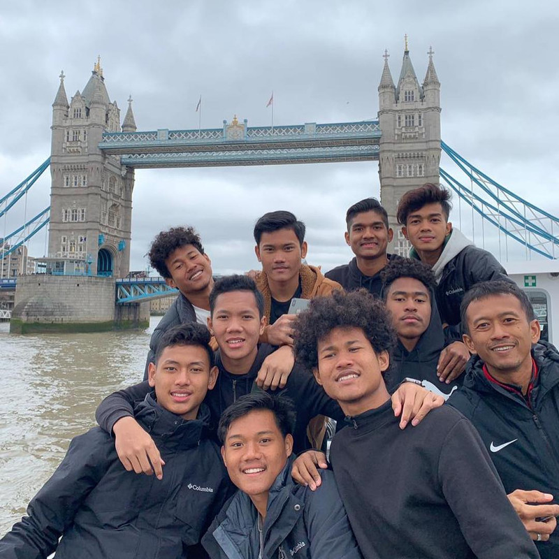Keseruan Bagus Kahfi dan anggota Timnas saat liburan ke Inggris.