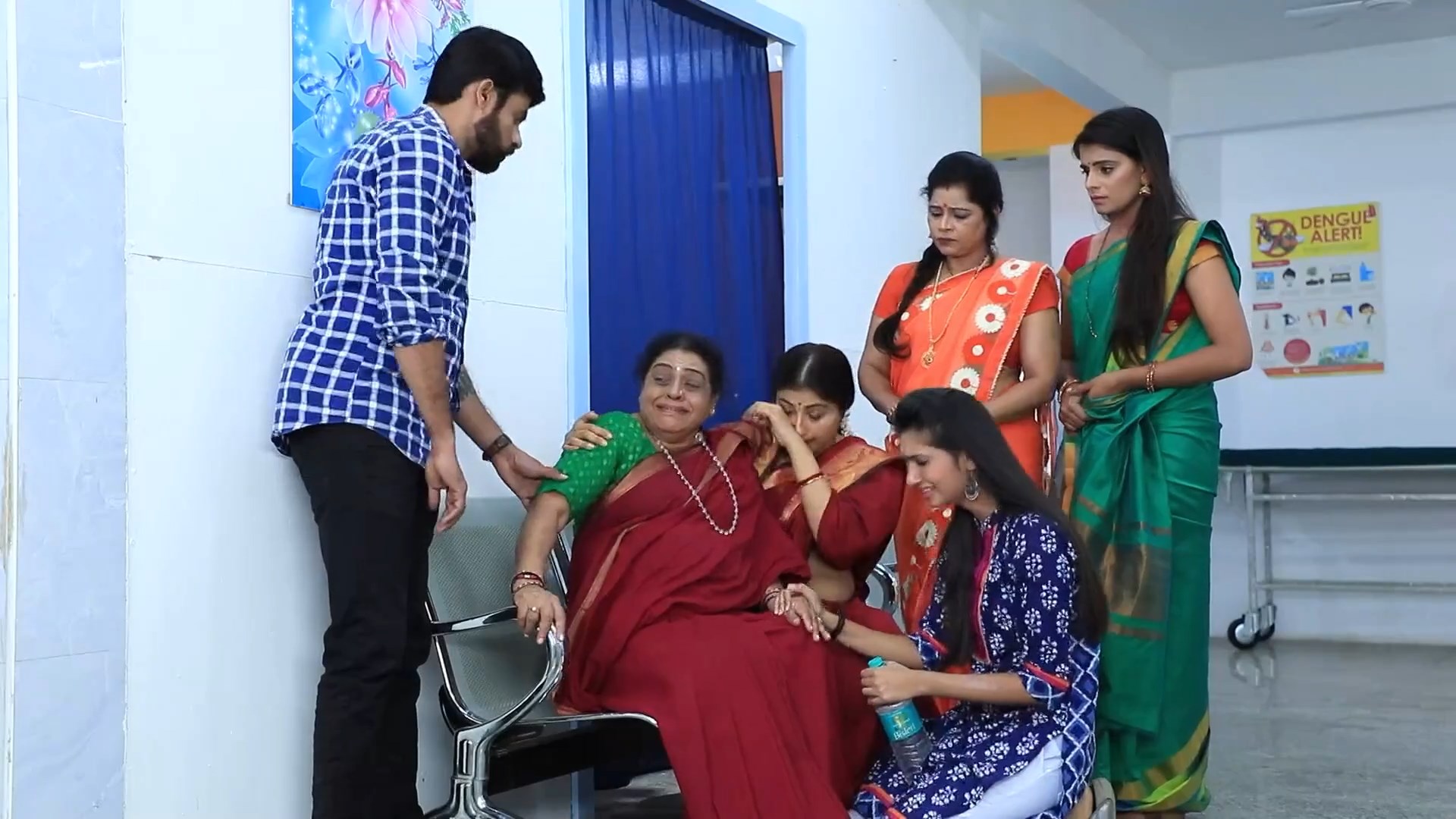 Kannada Serial Actress Swathi Sexy Big Deep Open Navel Slips in Saree