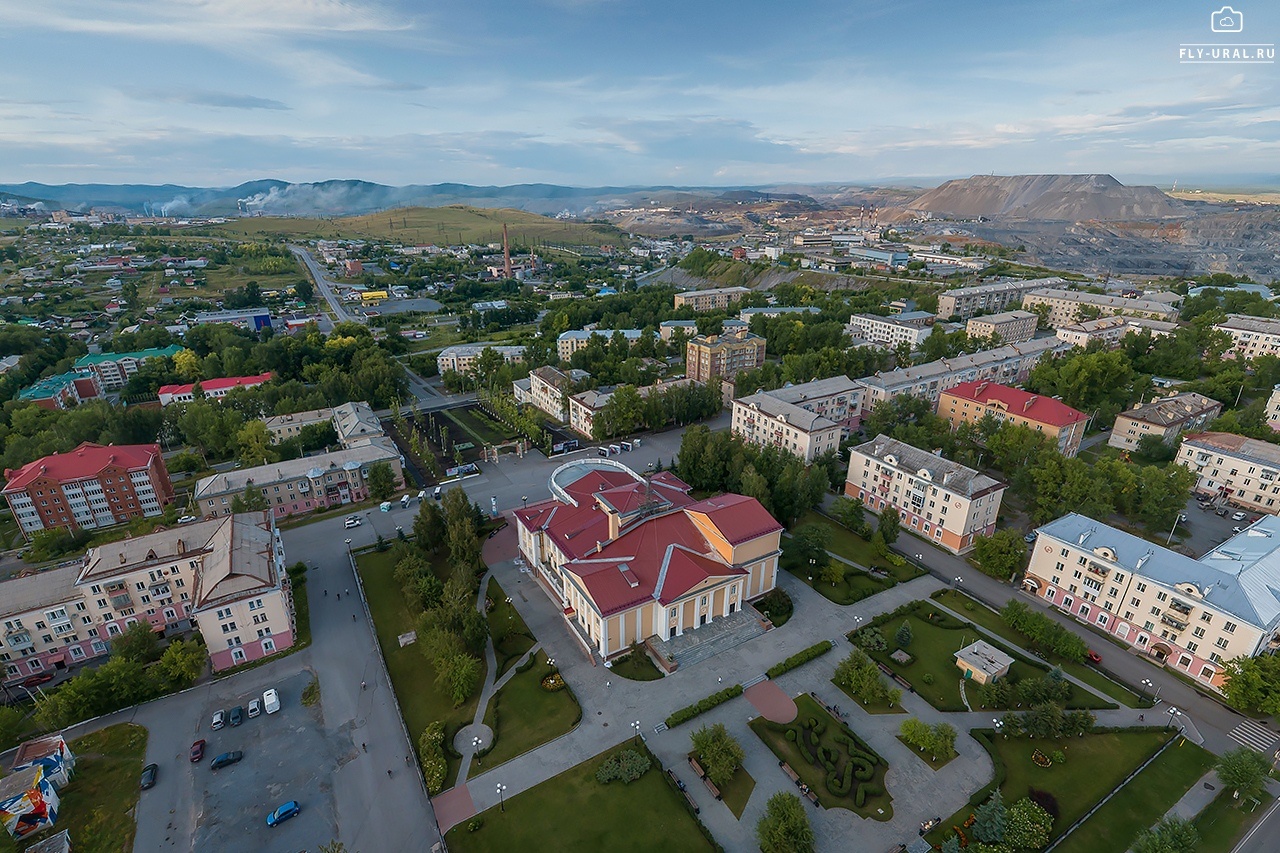 Город сатка западный. Сатка центр города. Город Сатка Челябинская. Дворец культуры Магнезит Сатка. Карга Сатка.