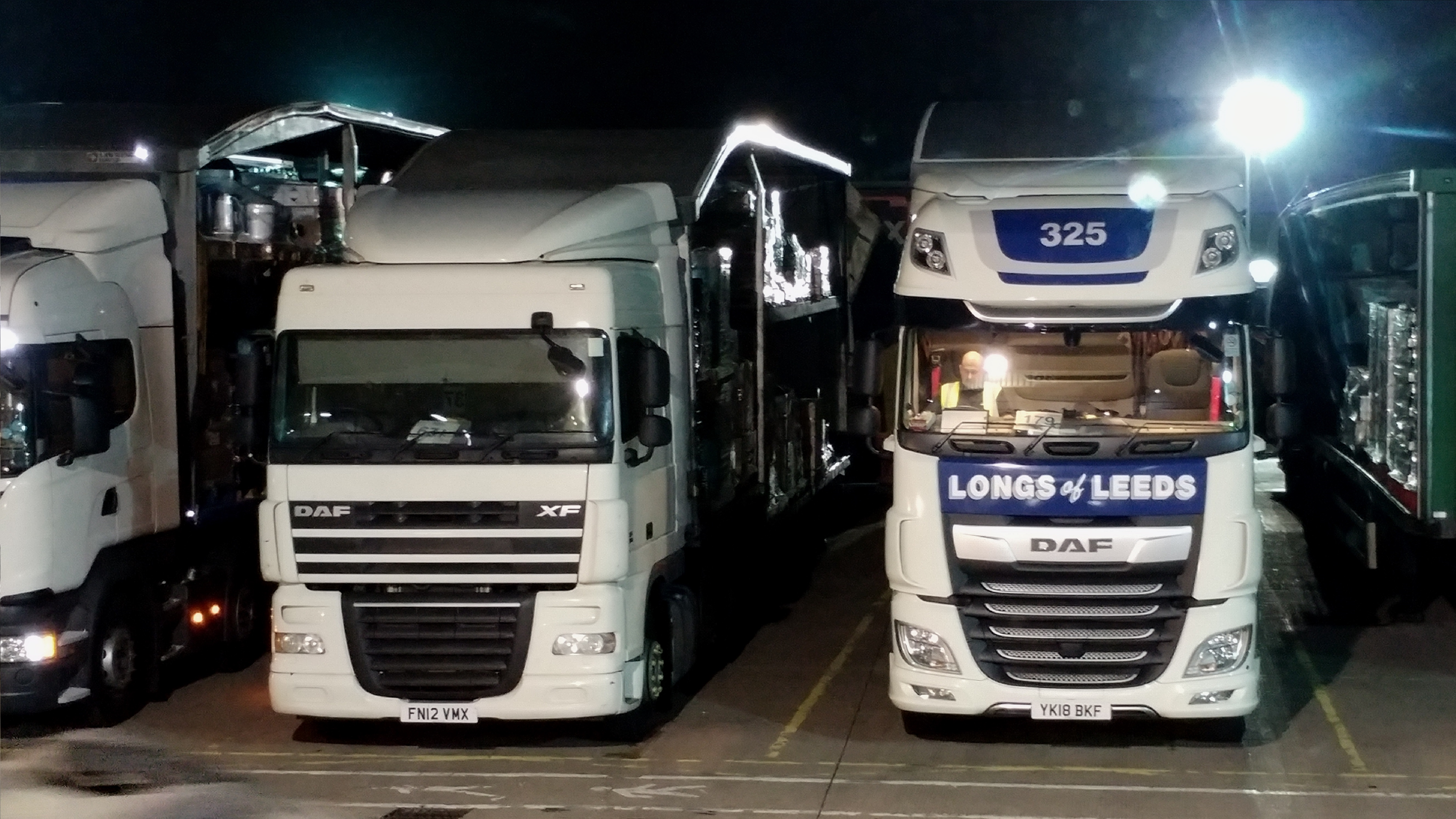2012-DAF-XF-105-460-Space-Cab-6x2-2018-DAF-XF-480-Super-Space.jpg