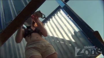 [Image: Voyeur49325112337.jpg]