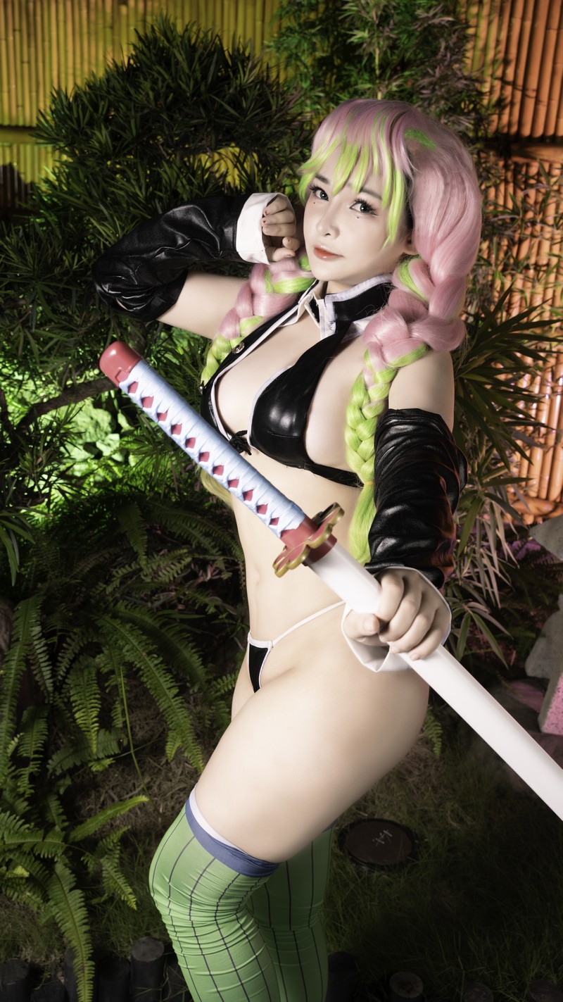 MiMi Chan 甘露寺蜜璃 Mitsuri Kanroji Cosplay 鬼灭之刃写真合集【33P-9V-453.9M】插图3