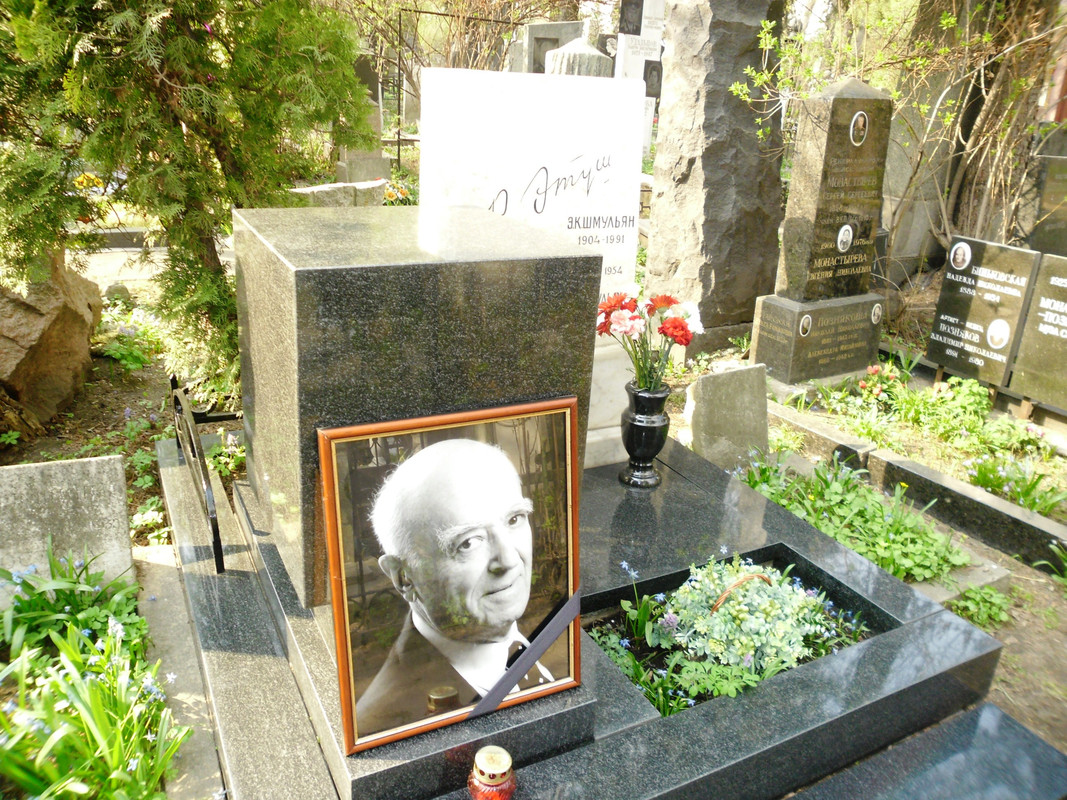 Надгробие Жванецкому