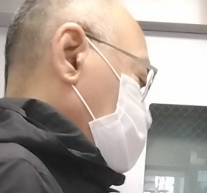 江坂駅6番出口の朝鮮人第三国スパイ集団ストーカーよいしょおぢ松葉杖