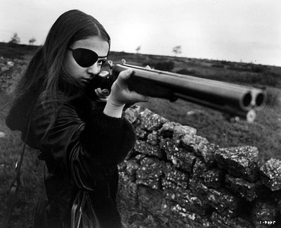 https://blogger.googleusercontent.com/img/b/R29vZ2xl/AVvXsEjwP1Jta7Ck1OtdsL1fQEyiNVc2uZ7tmVvPYWwzr1uDMXm9r2VT5vQlaFC8yoUr9zM1aFdGurxdUDvpKuMabXED1YEWLwLtk03-LwSM0MFLjH6VUzqBQHOm2dWCIi5cG5sdod62UhOG8J0/s400/ChristinaLindbergGun2.jpg