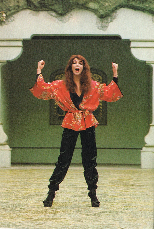 kate_bush_mb32