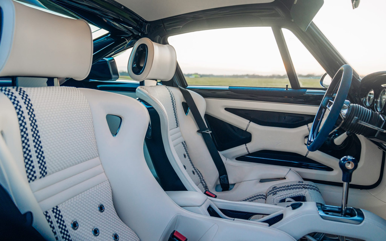 1991-Porsche-911-Reimagined-by-Singer-DLS-1305517-2048x1280.jpg