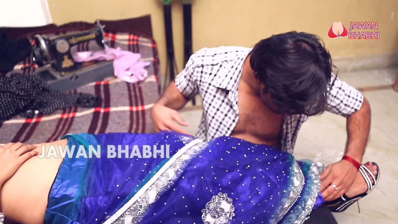 Garam Bhabhi Ki Bra Utari Tailor Ne.mp4_snapshot_06.35_[2021.09.25_15.54.24]