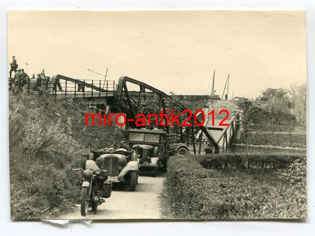 Wehrmacht, A.R.35, PKW, LKW, zerstörte Brücke be