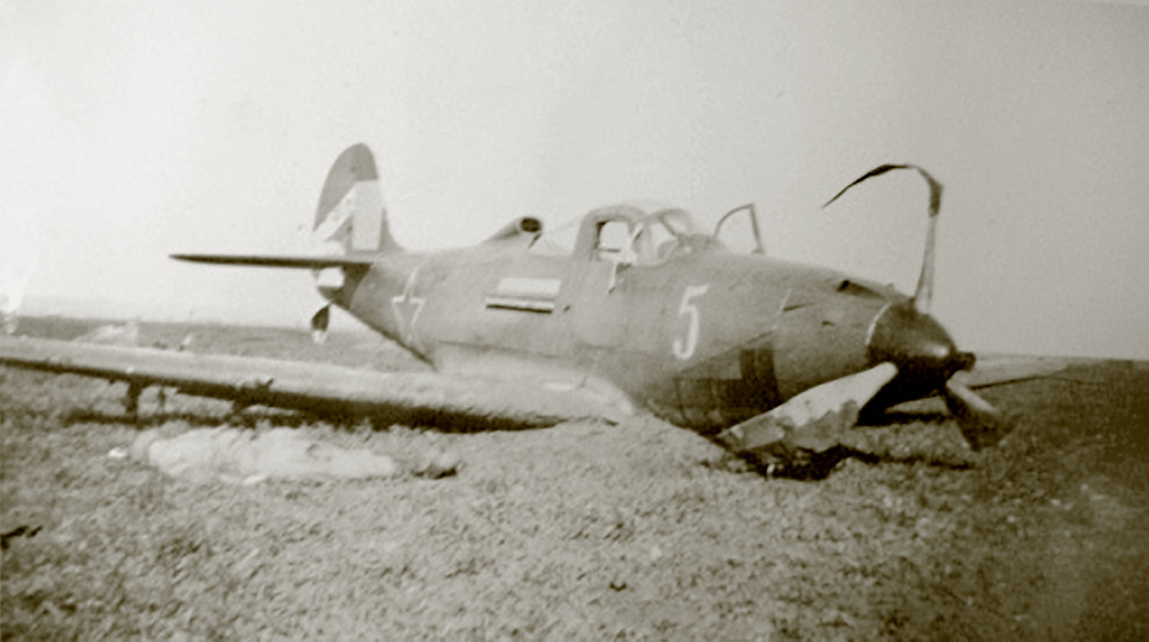 Bell-P-39N-Airacobra-129GvIAP-205IAD-White-5-Grigory-Yakovlevich-Olenin-Ukrainian-Front-1944-01