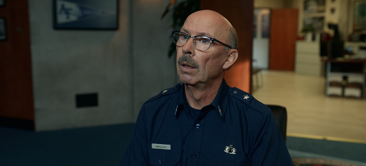 Space.Force.S01E06.The.Spy.1080p.10bit.NF.WEBRip.DDP5.1.HEVC-Vyndros.mkv_snapshot_10.47_[2020.06.08_