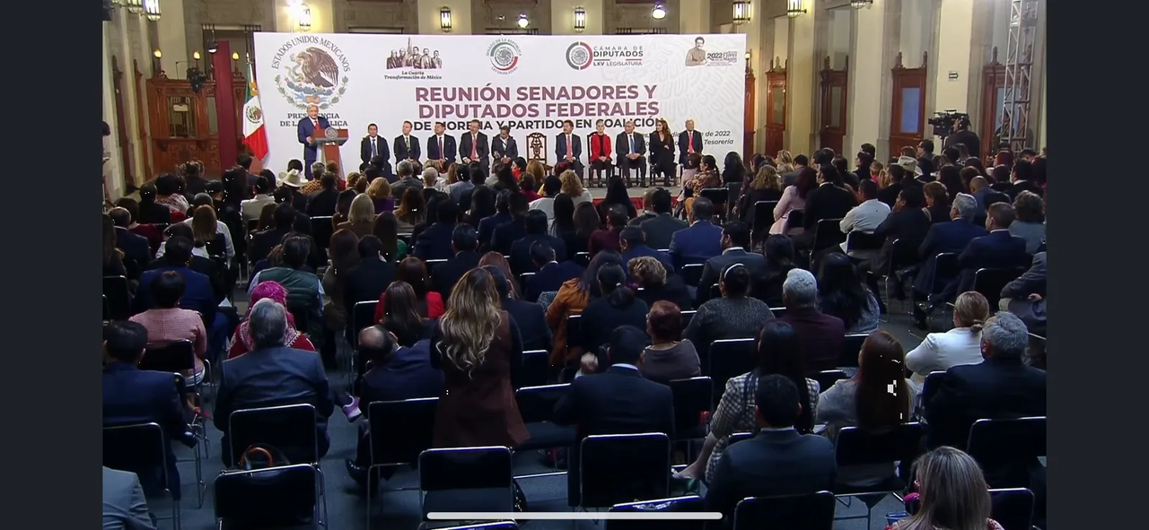 AMLO pide a legisladores lealtad con proyecto de nación