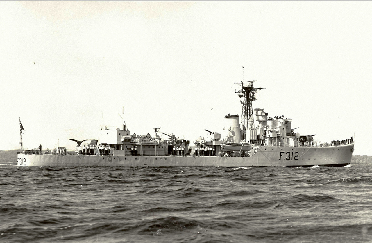 https://i.postimg.cc/LXCYW2Jz/KNM-Haugesund-F-312-ex-HMS-Beaufort-(L-14).jpg
