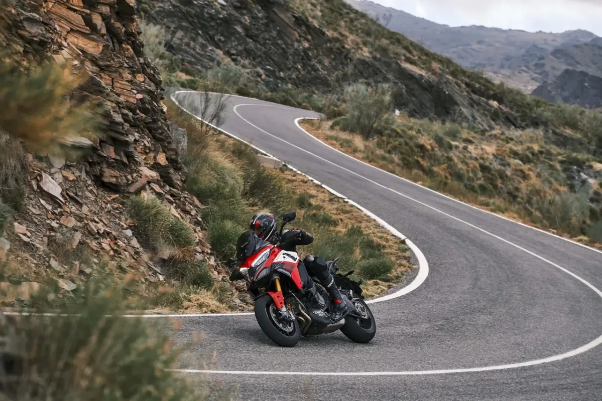 Спортивный турэндуро Ducati Multistrada V4 Pikes Peak 2022