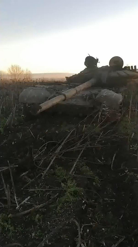 1047 T-72B Obr. 1989 destr 31 12 23