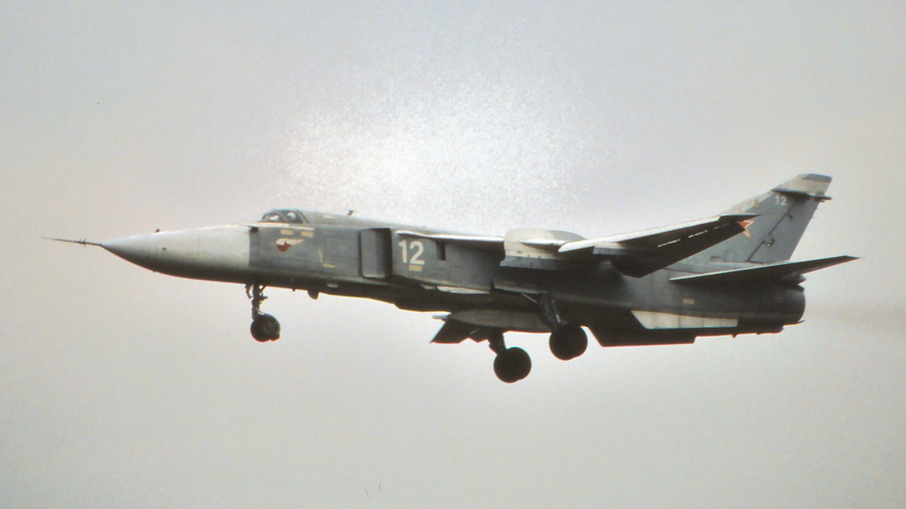 11 ORAP Su-24MR 12 White_0515330