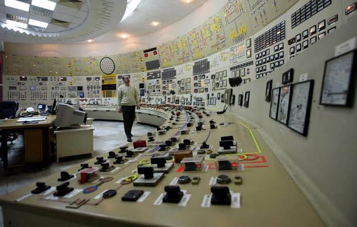 Sala de controle de usina nuclear