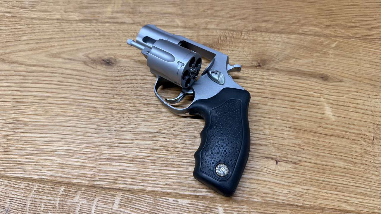 Revolver-2
