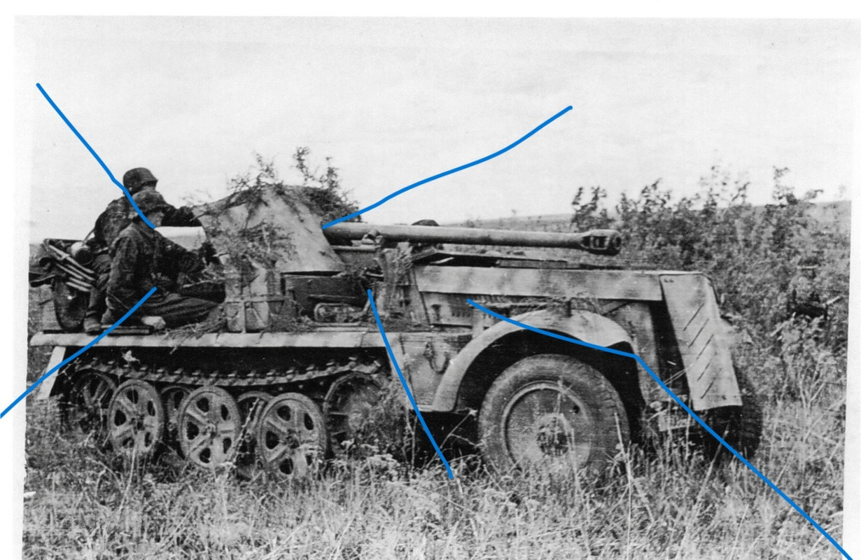 Foto Deutsche Soldaten in Halbkette mit 5cm Pak im Osten WW2