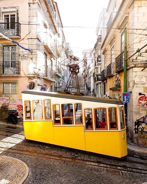 yellowcablecarlisbon.jpg