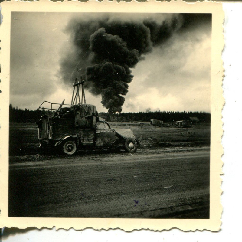 Orig.Foto LKW Brände nach Kampfhandlungen vor Le