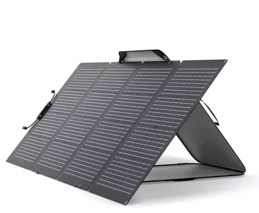 Un panneau solaire pliable avec support posé au sol