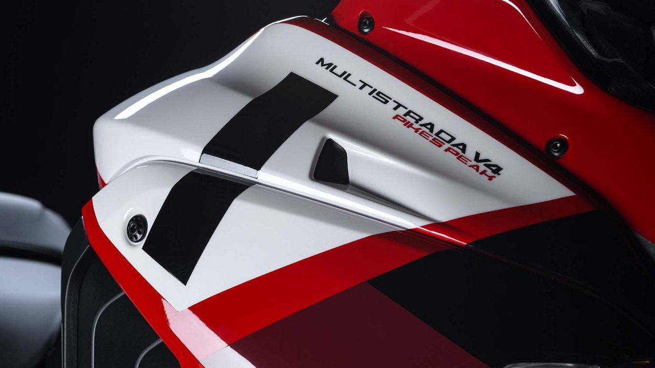 Спортивный турэндуро Ducati Multistrada V4 Pikes Peak 2022