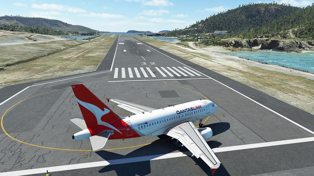 Hamilton-Island-Airport-YBHM-A318-5.jpg