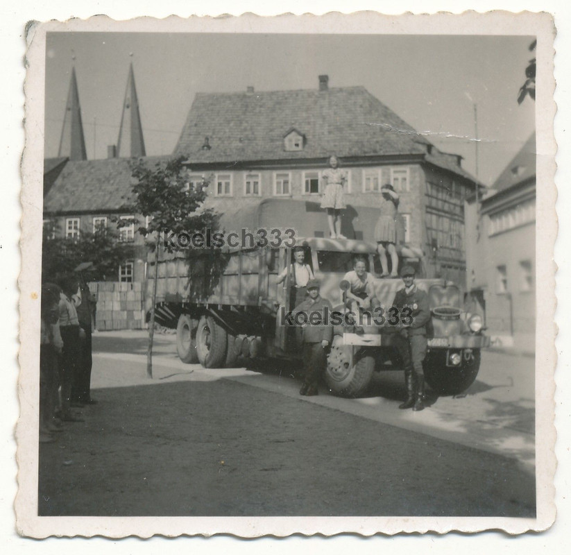 Foto französischer Bernard LKW mit Tarnanstrich 