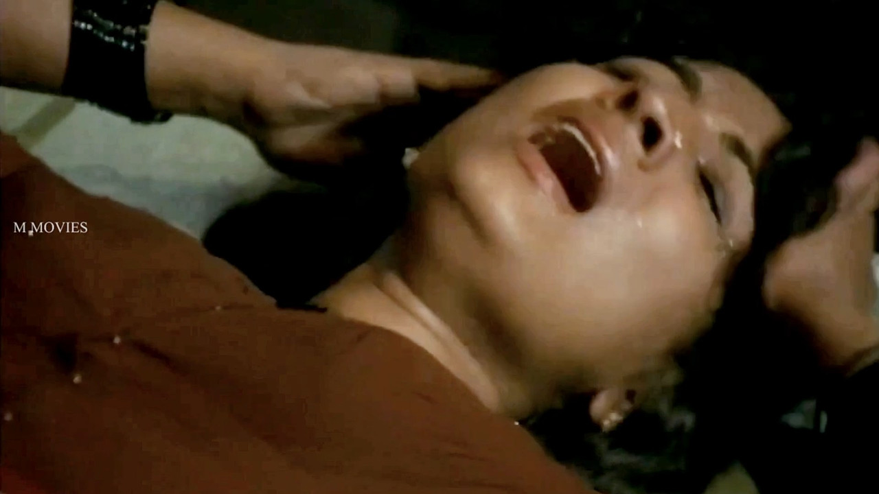 Jayabharathi Sexy Sizzling Deep Navel and boob scenes from Nagamadathu mp4 snapshot 00 23 879