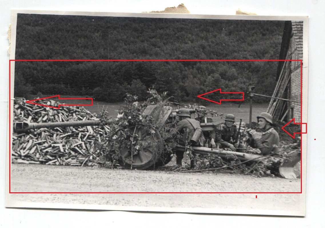 FOTO Pakgeschütz Stellung hinter Holzstapel Heimatfront 1944.