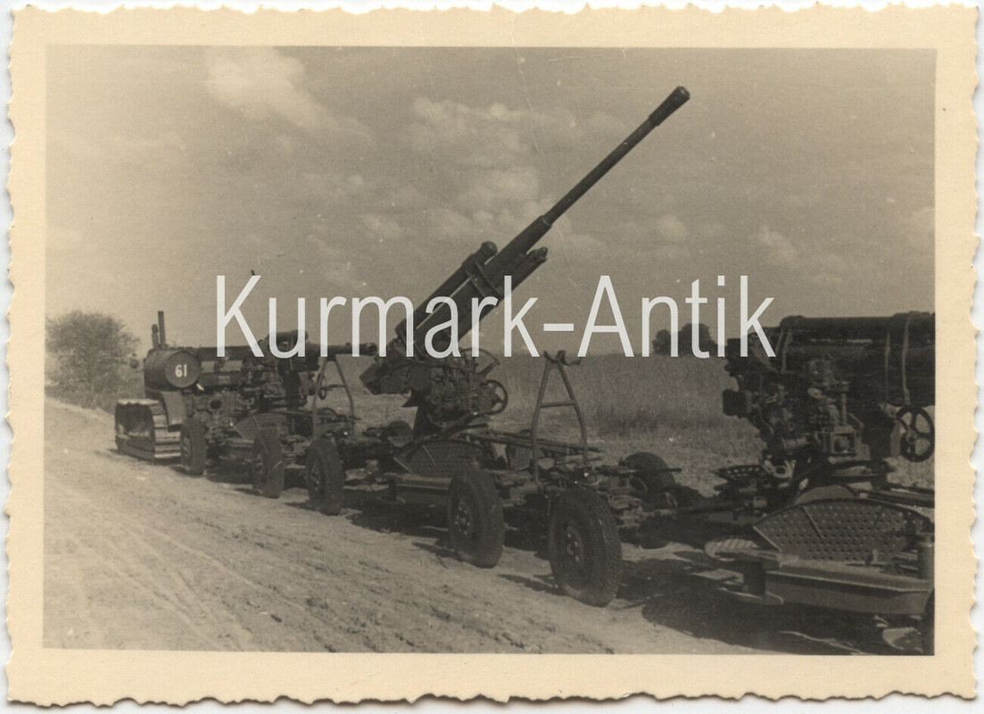 Foto Wehrmacht Panzer Jäger Russland Beute Artillerie Flak LKW Halbkette !