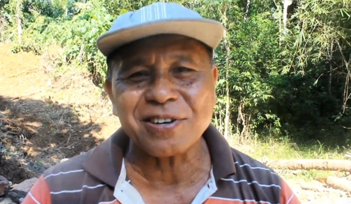 Jalan TMMD Kodim Manado Bikin Heboh, Petani Kopra Kini Tak Perlu Pikul Hasil Panen! Jalan TMMD Kodim Manado Bikin Heboh, Petani Kopra Kini Tak Perlu Pikul Hasil Panen!