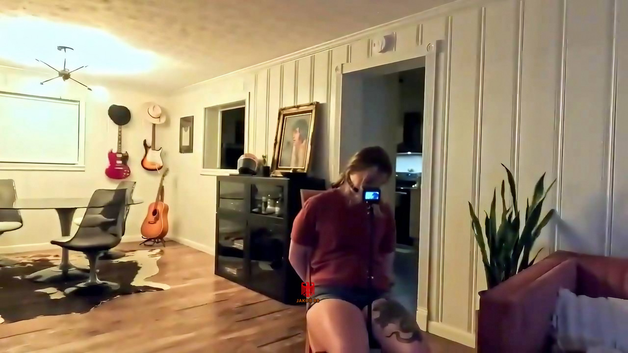 Courtney Gray - Looky-loo 2025