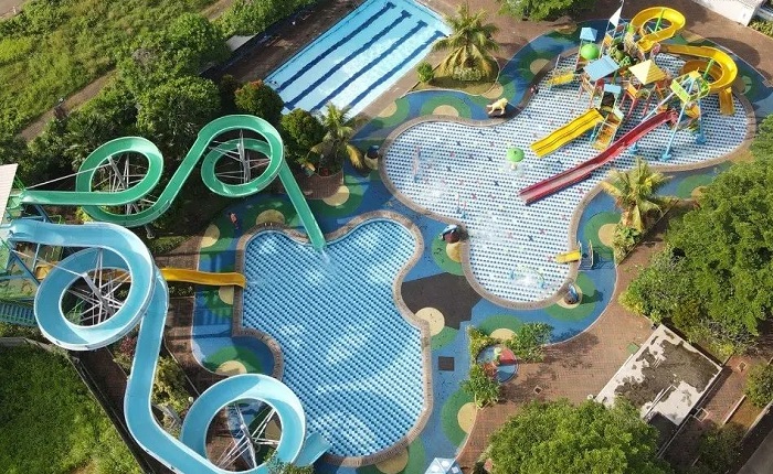 Green Lake View Waterpark, rekomendasi tempat wisata di Depok untuk menikmati liburan.