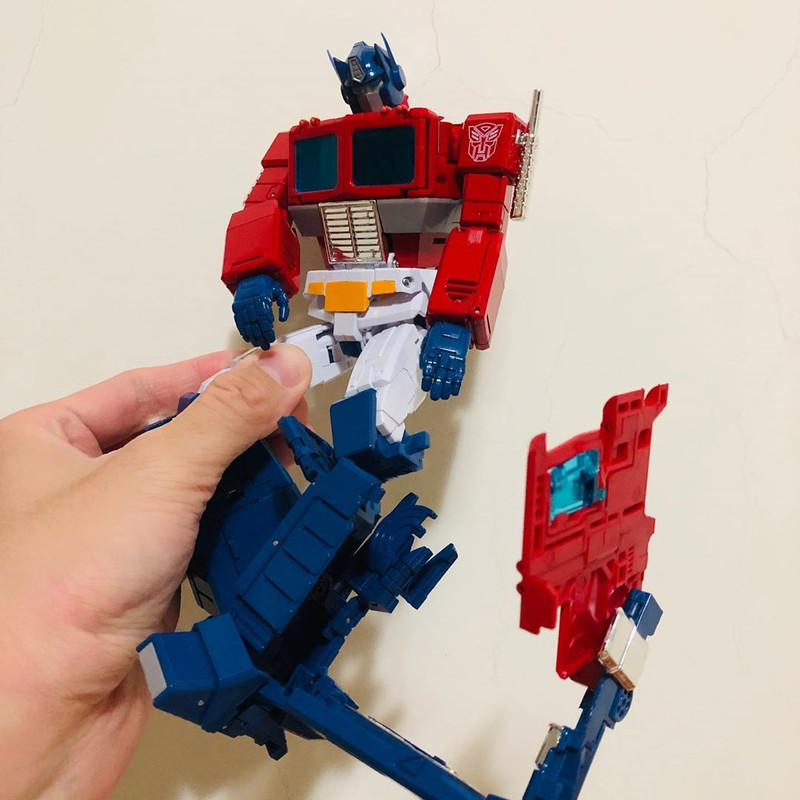 23-MP-44-Convoy-Optimus-Prime-V3