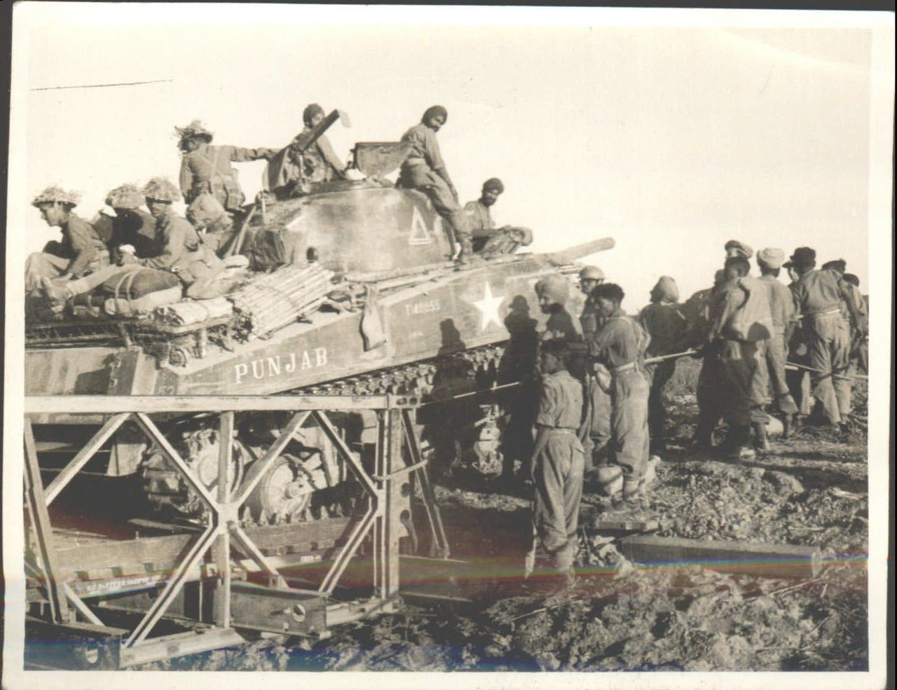 WWII Militär Panzer Soldaten Schnappschuss Foto 1945 Punjab Indien v1 406665921369 0 01