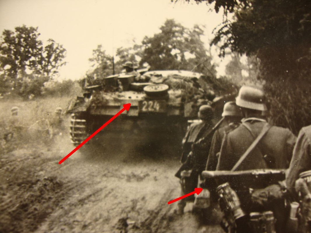 SOWJETUNION HINEIN, Sturmgeschütz und Infanterie