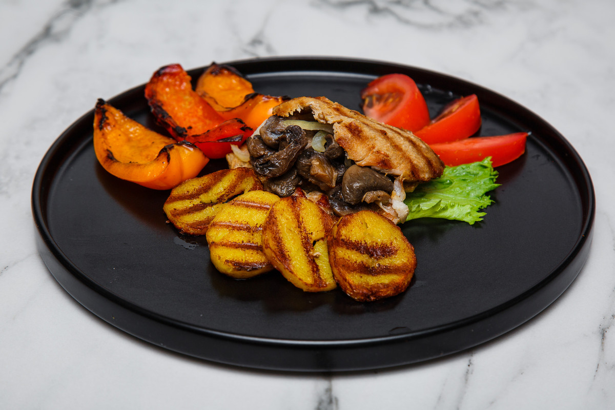 Свинина с овощами (250г)